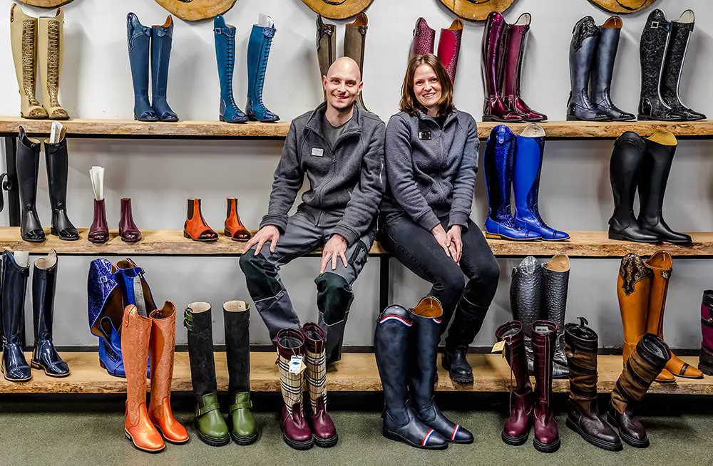 Bedrijfsfotograaf voor een zakelijke fotoshoot van 2 medewerkers van Lipica rijlaarzen in Raamsdonksveer | Brabant